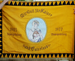 Fahne v. 1903 gespendet v. Hr. Hardmuth Bleistiftfabrikant.JPG